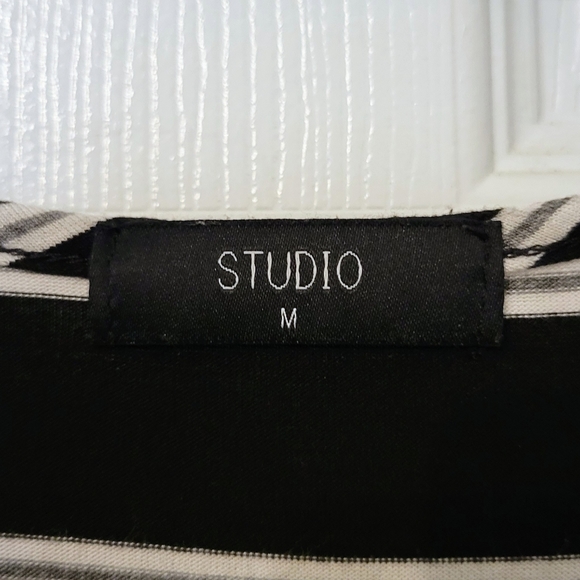 STUDIO Striped Sleeveless Shirt - Picture 3 of 3